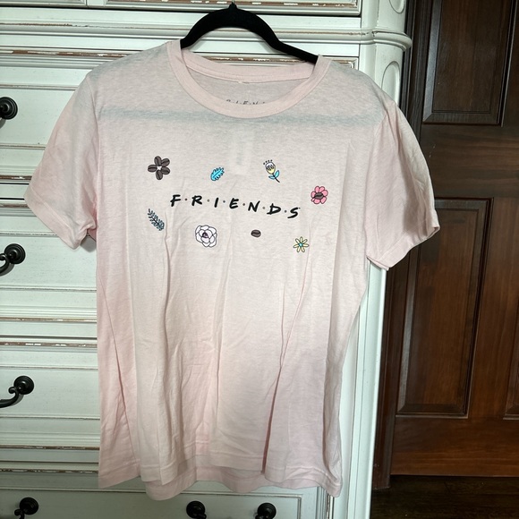 Friends pink t-shirt from Box Lunch Size L - Picture 5 of 9